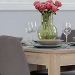 Bright & Modern With Balcony And Parking By Renters Apartment