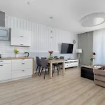 Apartment Bright & Modern With Balcony And Parking By Renters *