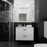 Apartment Bright & Modern With Balcony And Parking By Renters *