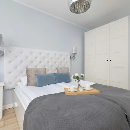 Bright & Modern With Balcony And Parking By Renters *