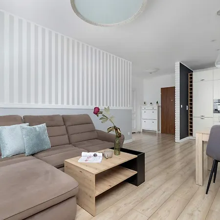 Apartment Bright & Modern With Balcony And Parking By Renters
