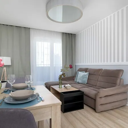 Bright & Modern With Balcony And Parking By Renters