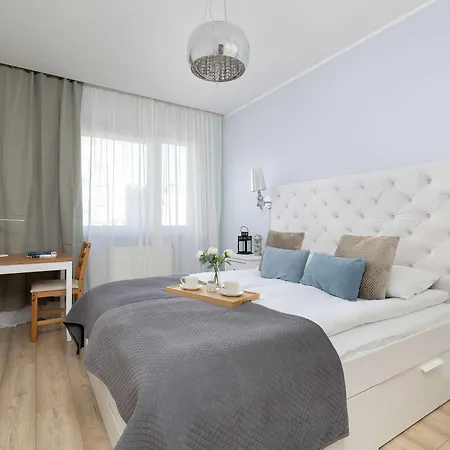 Bright & Modern With Balcony And Parking By Renters Appartement
