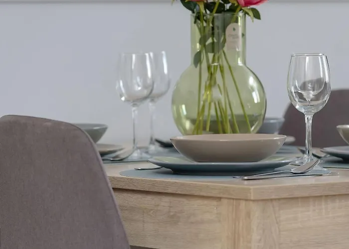 Bright & Modern With Balcony And Parking By Renters Apartament