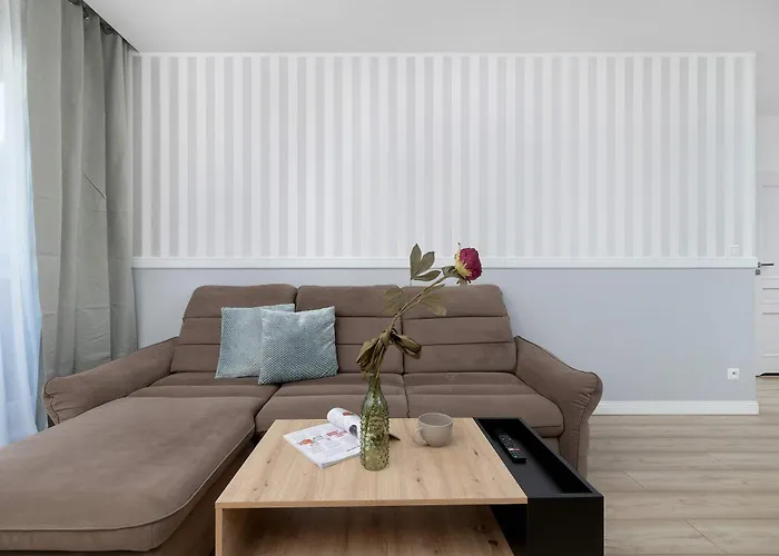 Bright & Modern With Balcony And Parking By Renters Apartament