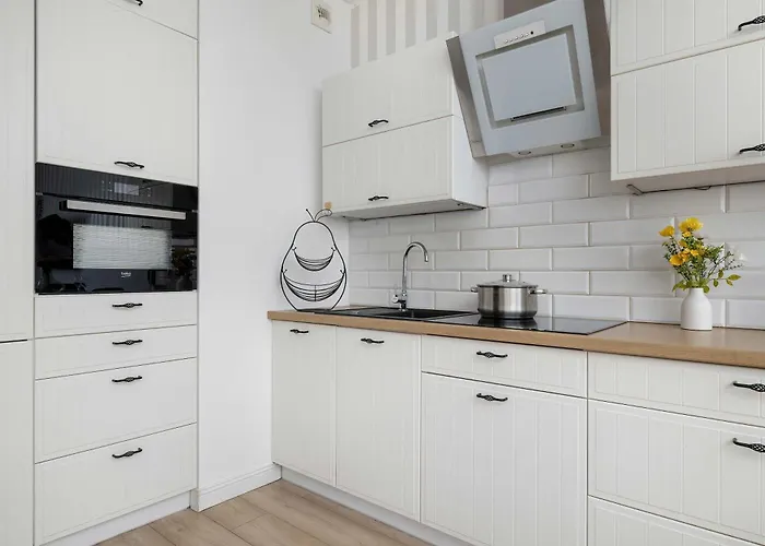 Bright & Modern With Balcony And Parking By Renters Apartament