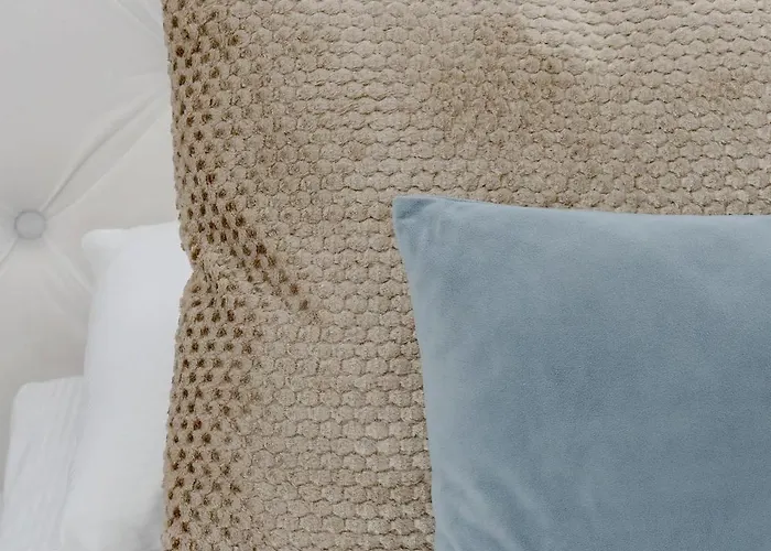 Bright & Modern With Balcony And Parking By Renters Apartament *