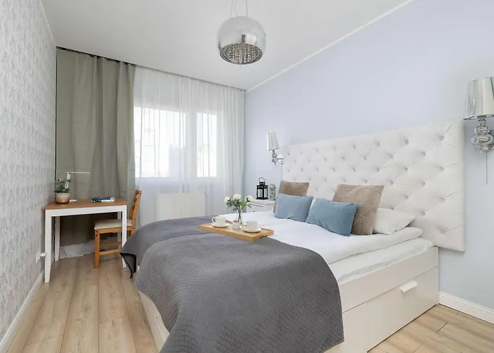 Bright & Modern With Balcony And Parking By Renters Apartament
