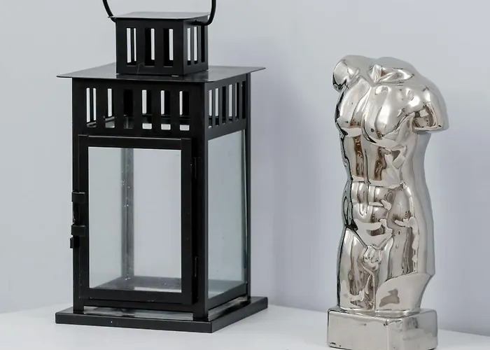 Bright & Modern With Balcony And Parking By Renters Apartament *